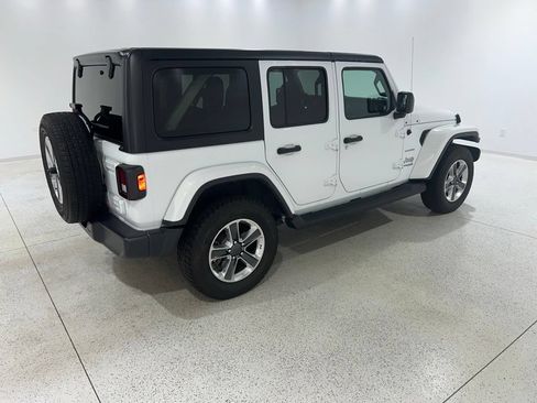 Used 2020 Jeep Wrangler Unlimited Sahara AWD/4WD image 5
