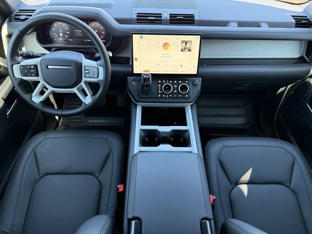 New 2026 Land Rover Defender 130 X-Dynamic SE AWD/4WD image 17