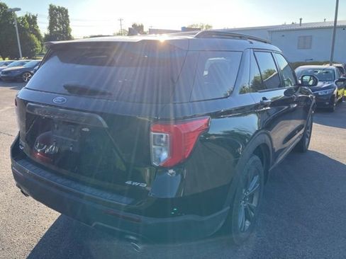 Used 2021 Ford Explorer XLT w/ Equipment Group 202A AWD/4WD image 3