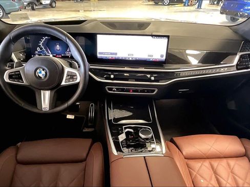 Used 2025 BMW X7 xDrive40i w/ M Sport Package image 14