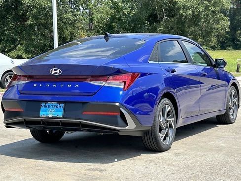 Used 2024 Hyundai Elantra SEL w/ Convenience Package image 14