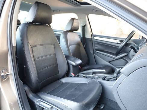 Used 2015 Volkswagen Passat TDI SE image 24