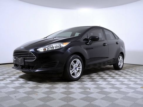 Used 2019 Ford Fiesta SE FWD image 2