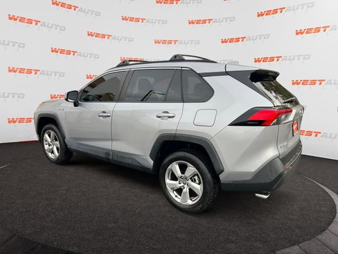 Used 2021 Toyota RAV4 XLE Premium image 3