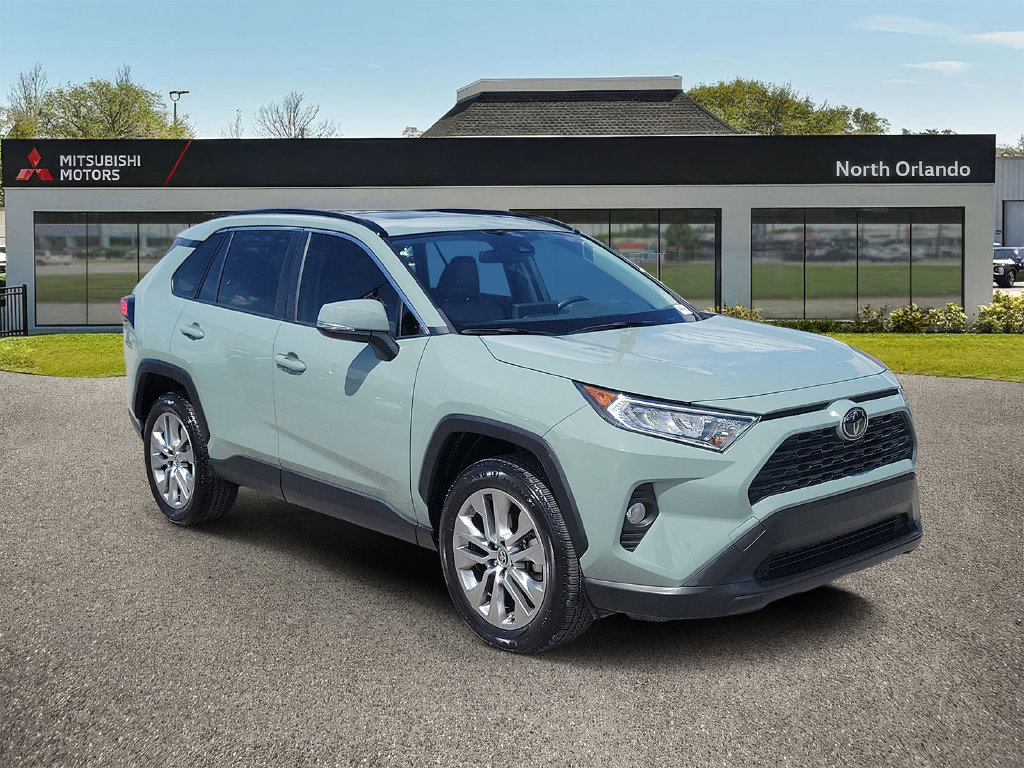 Used 2020 Toyota RAV4 XLE Premium FWD image 4