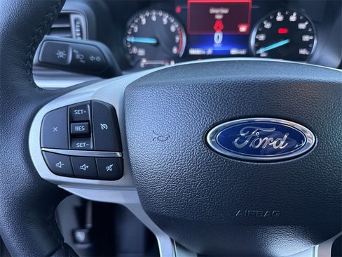 Used 2024 Ford Explorer XLT image 25