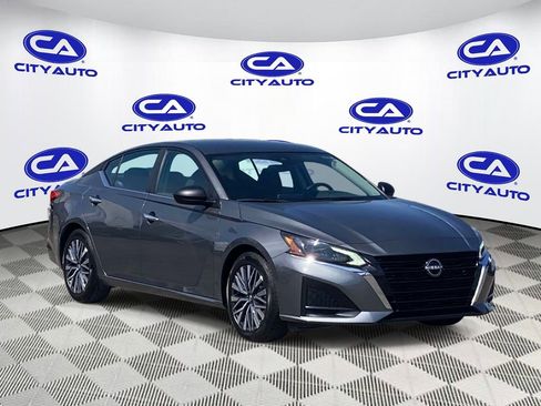 Used 2025 Nissan Altima 2.5 SV FWD image 1