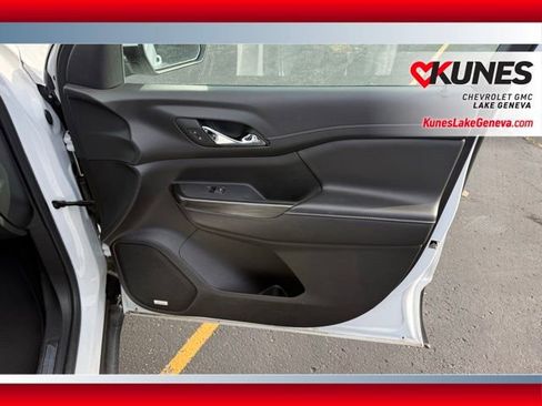 Used 2023 GMC Acadia SLT image 25