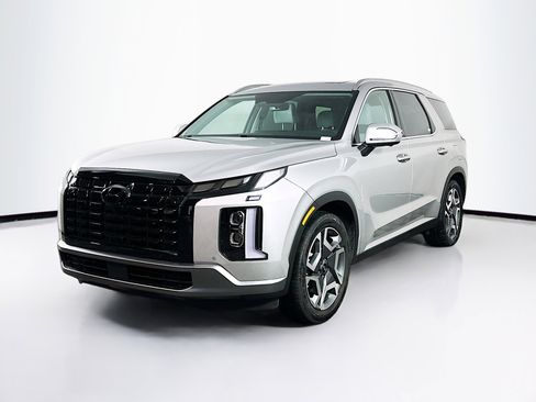 Used 2024 Hyundai Palisade SEL w/ Premium Package image 3