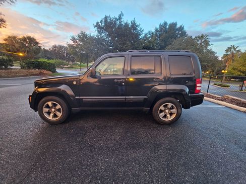 Used 2008 Jeep Liberty Sport w/ Popular Equipment Group AWD/4WD image 4