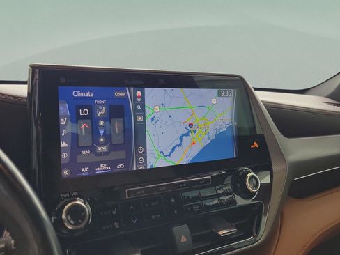 Used 2020 Toyota Highlander Platinum image 15