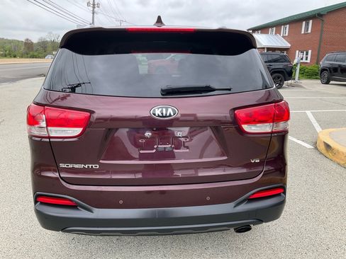 Used 2016 Kia Sorento LX w/ LX Convenience Package AWD/4WD image 4