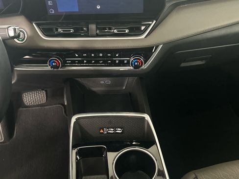 Used 2025 Chevrolet Equinox LT w/ Convenience Package II image 16