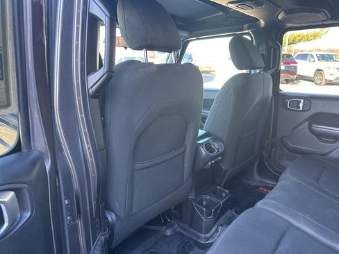 Used 2018 Jeep Wrangler Unlimited Sport S image 39