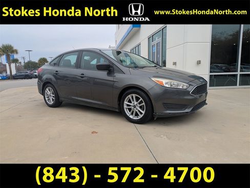 Used 2018 Ford Focus SE image 2