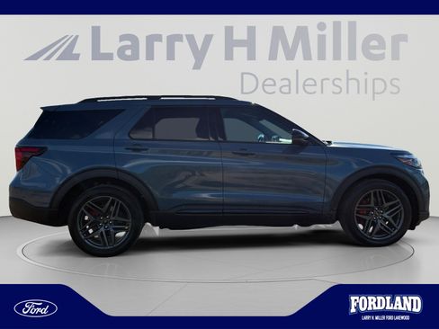 Used 2025 Ford Explorer ST w/ Sun And Sound Package AWD/4WD image 6