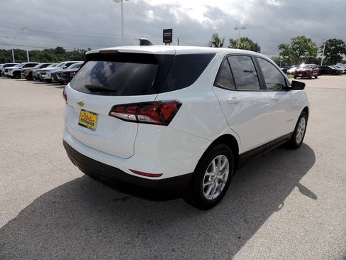Used 2024 Chevrolet Equinox LS FWD image 5