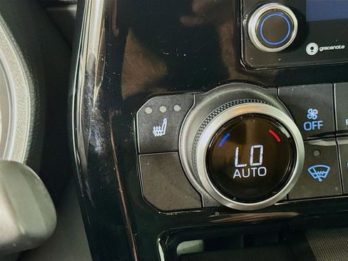 Used 2022 Toyota Highlander XLE image 22