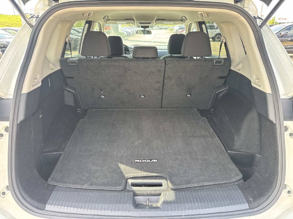 Used 2024 Nissan Rogue S FWD image 12