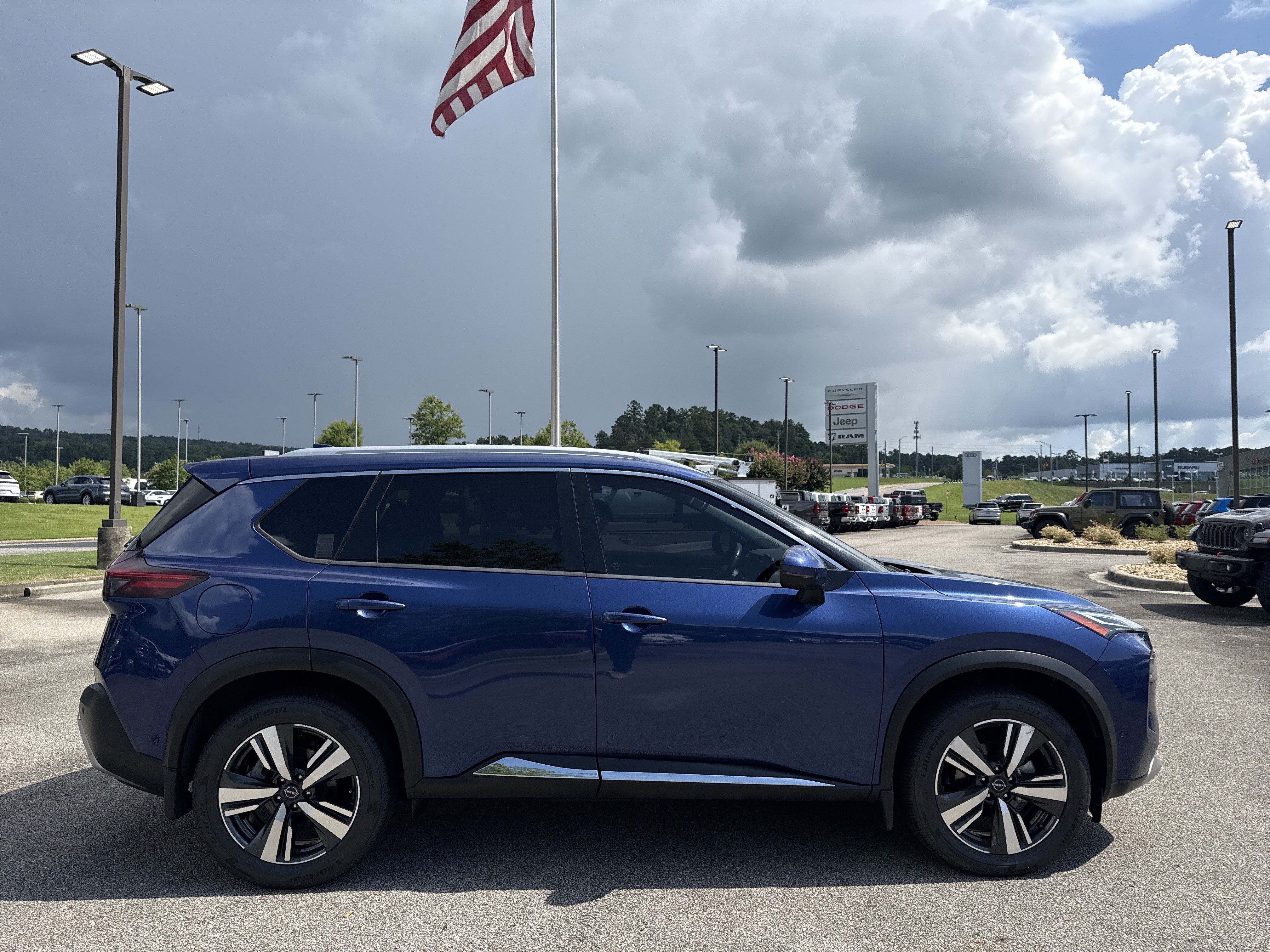 Used 2023 Nissan Rogue Platinum FWD image 8