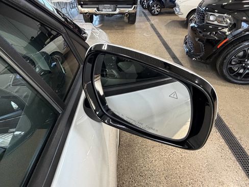 Used 2023 Kia Carnival LX image 38