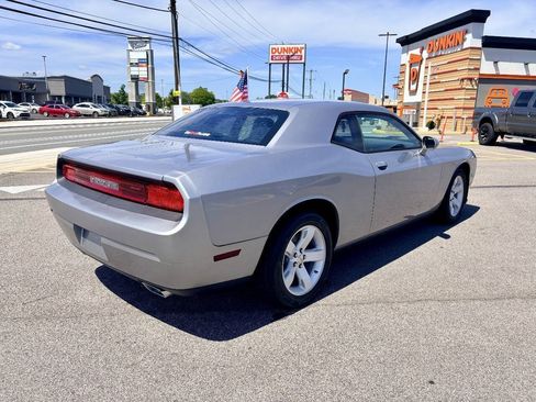 Used 2014 Dodge Challenger SXT RWD image 6