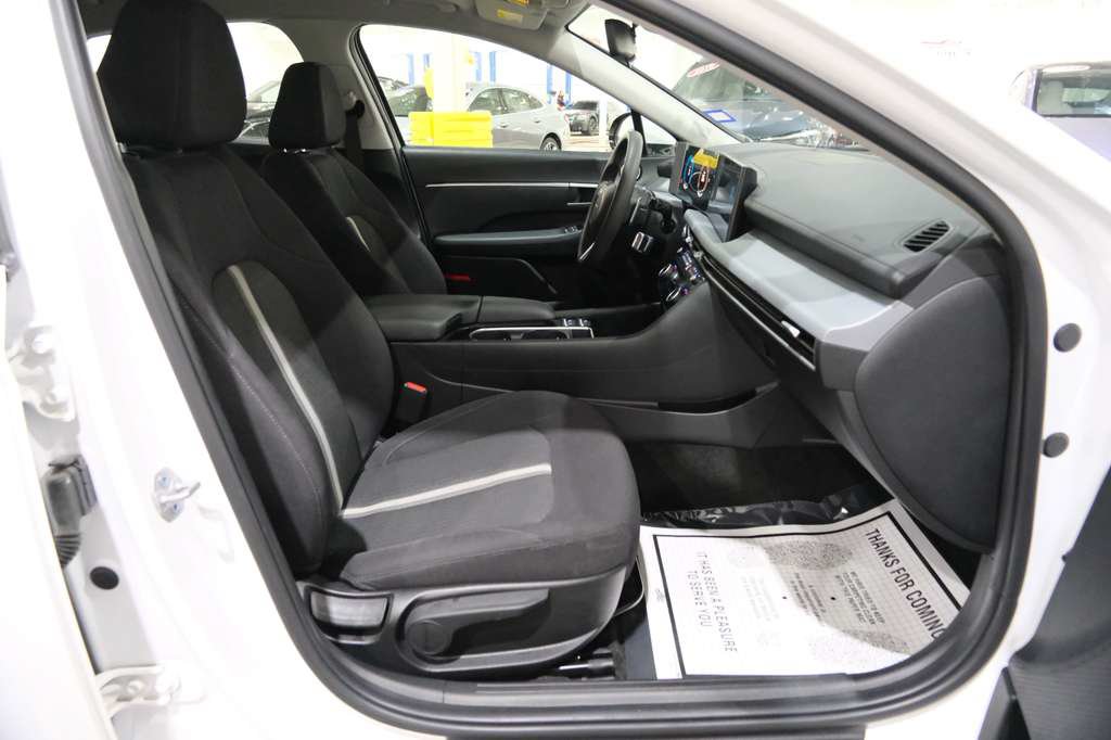 Used 2025 Hyundai Sonata SEL FWD image 31