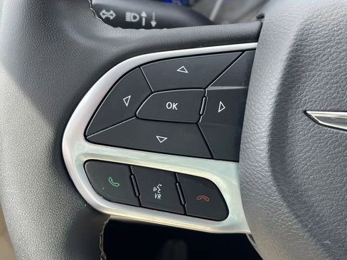 Used 2023 Chrysler Voyager LX FWD image 8