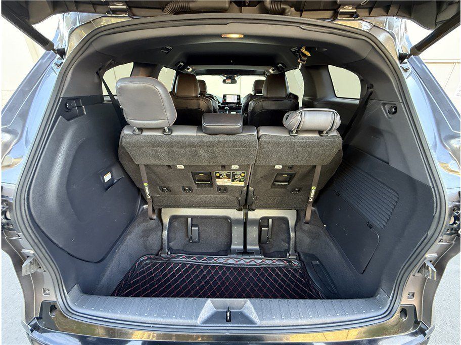 Used 2021 Toyota Sienna XSE FWD image 28