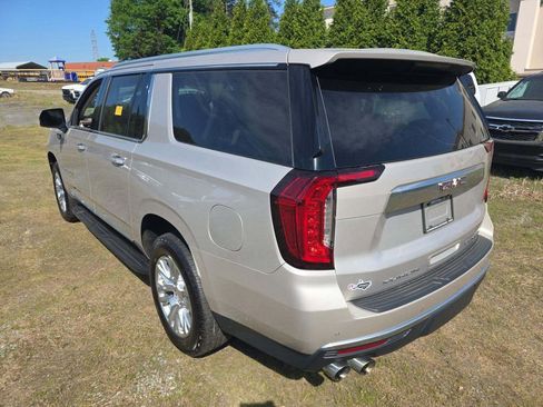Used 2022 GMC Yukon XL Denali w/ Advanced Technology Package AWD/4WD image 8