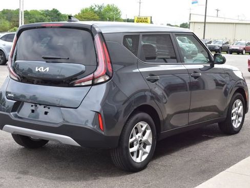Used 2025 Kia Soul LX w/ LX Technology Package FWD image 8