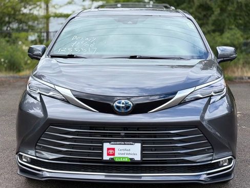 Certified 2025 Toyota Sienna Platinum AWD/4WD image 8