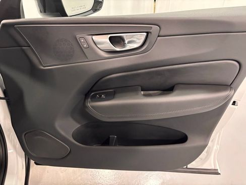 Certified 2025 Volvo XC60 B5 Plus image 19