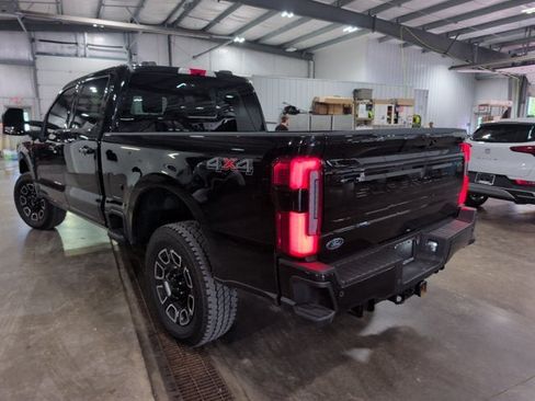 Used 2025 Ford F250 4x4 Crew Cab Super Duty image 4