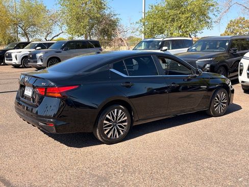 Used 2024 Nissan Altima 2.5 SV FWD image 6