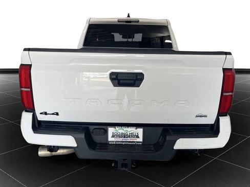 Used 2025 Toyota Tacoma TRD Off-Road AWD/4WD image 4