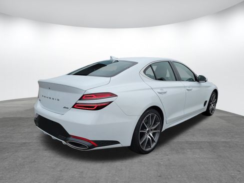 Used 2025 Genesis G70 2.5T image 25