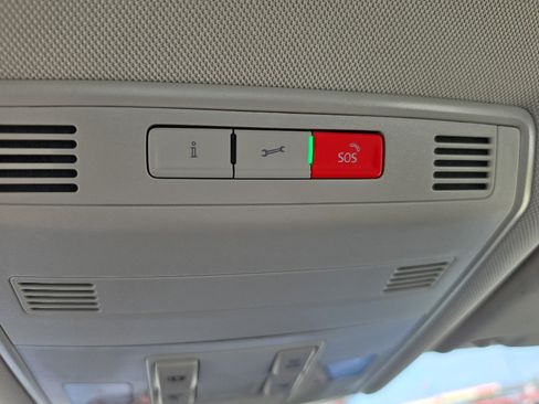 Used 2024 Volkswagen Jetta SE FWD image 30