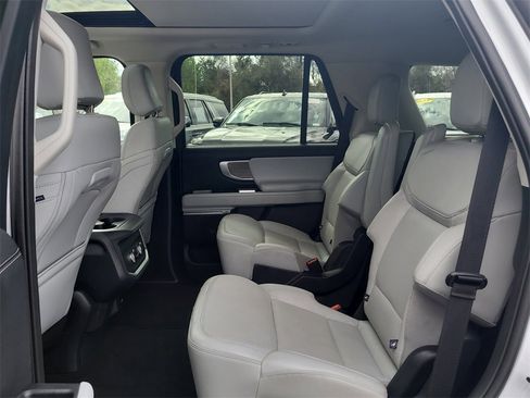 Used 2025 Ford Expedition Platinum image 13