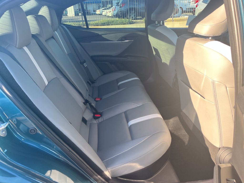 Used 2025 Toyota Camry SE w/ Convenience Package FWD image 36