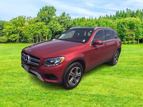 Used 2017 Mercedes-Benz GLC 300 4MATIC image 4