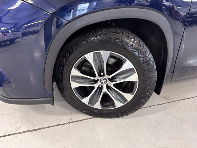 Used 2022 Toyota Highlander XLE AWD/4WD image 36