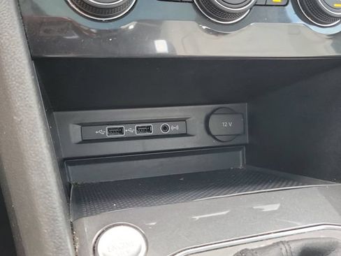 Used 2018 Volkswagen Tiguan SEL Premium FWD image 24