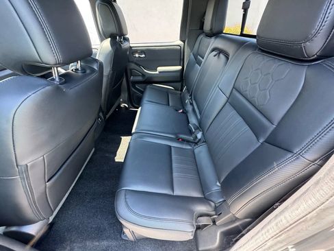 Used 2022 Nissan Frontier PRO-4X w/ Pro-4X Premium Package image 18