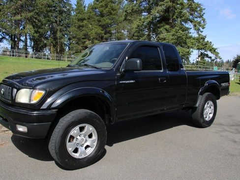 Used 2004 Toyota Tacoma PreRunner image 1