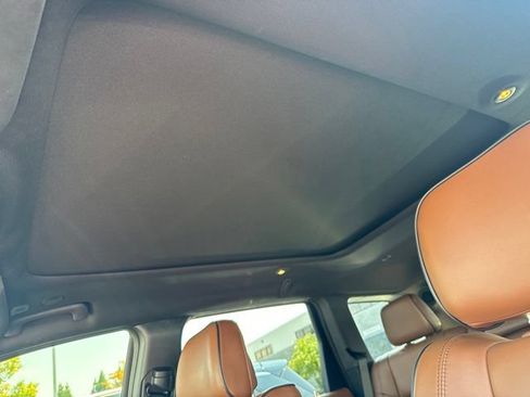 Used 2020 Jeep Grand Cherokee Overland AWD/4WD image 9