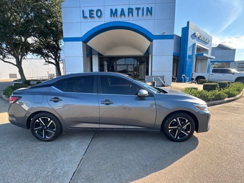 Used 2024 Nissan Sentra SV FWD image 1