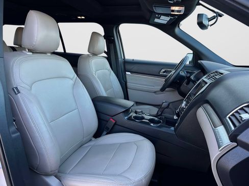 Used 2019 Ford Explorer Limited AWD/4WD image 10