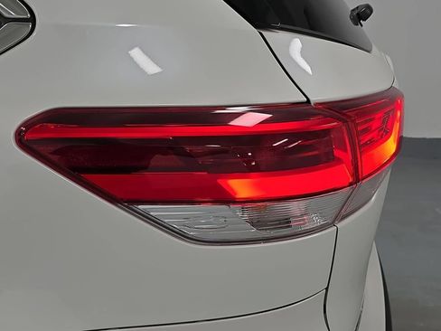 Used 2019 Toyota Highlander LE AWD/4WD image 27