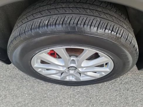 Used 2019 Nissan Rogue SV AWD/4WD image 34